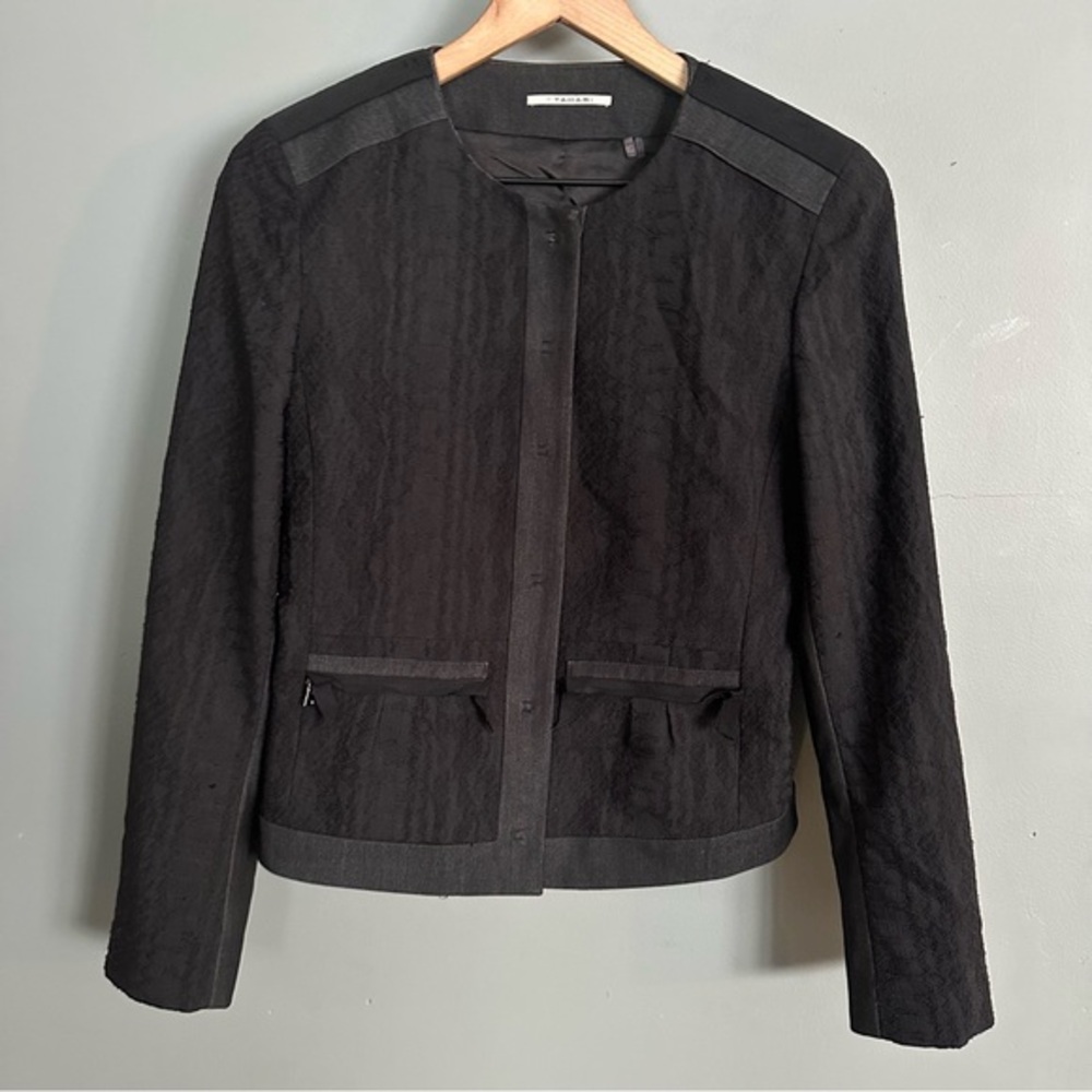 Tahari Black Blazer. Textured material.โ Snap Button Closure.